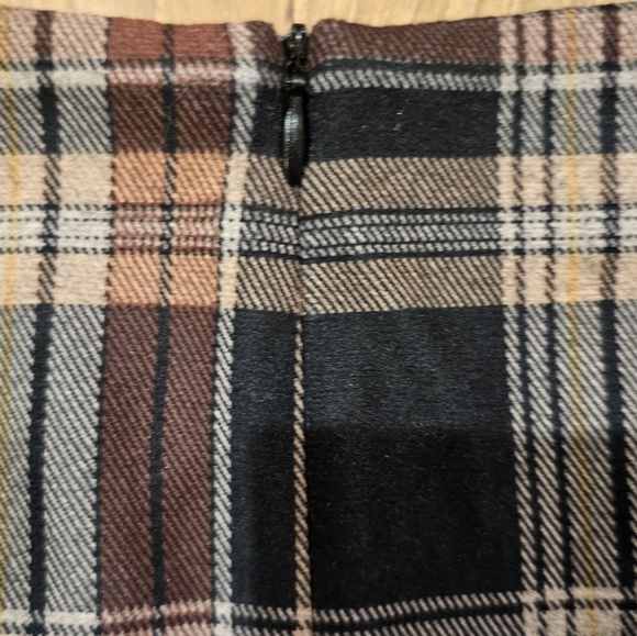 NWOT Plaid Skirt - Picture 2 of 3